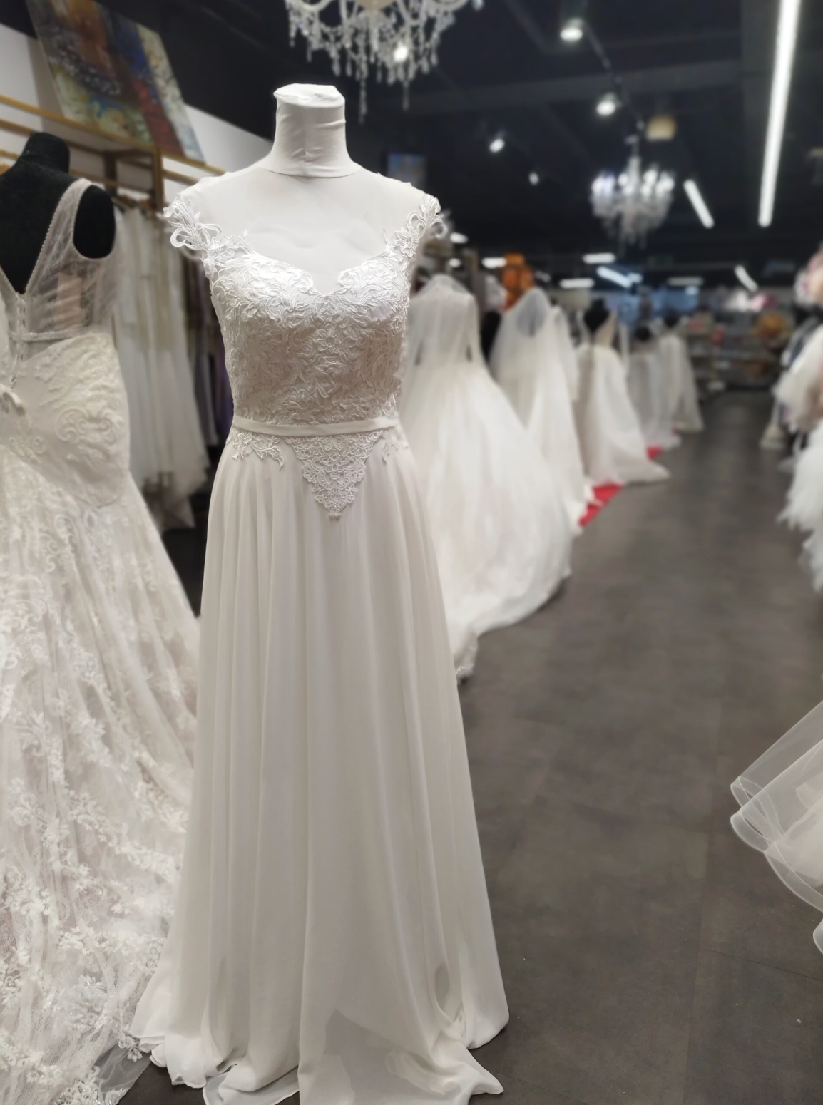 Alizée Empire Wedding Dress – Lace Bodice – Belted Waist – Size 40