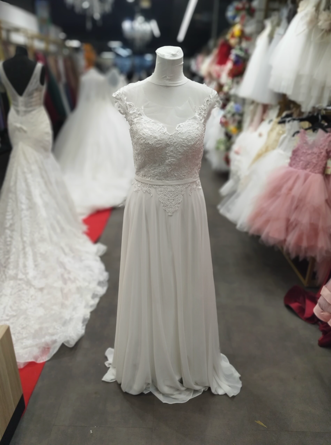 Alizée Empire Wedding Dress – Lace Bodice – Belted Waist – Size 40